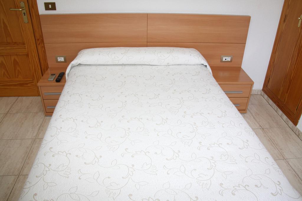 Hostal Restaurante La Masia Vila-real Room photo